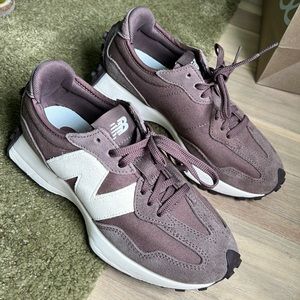 New Balance 327 in fig